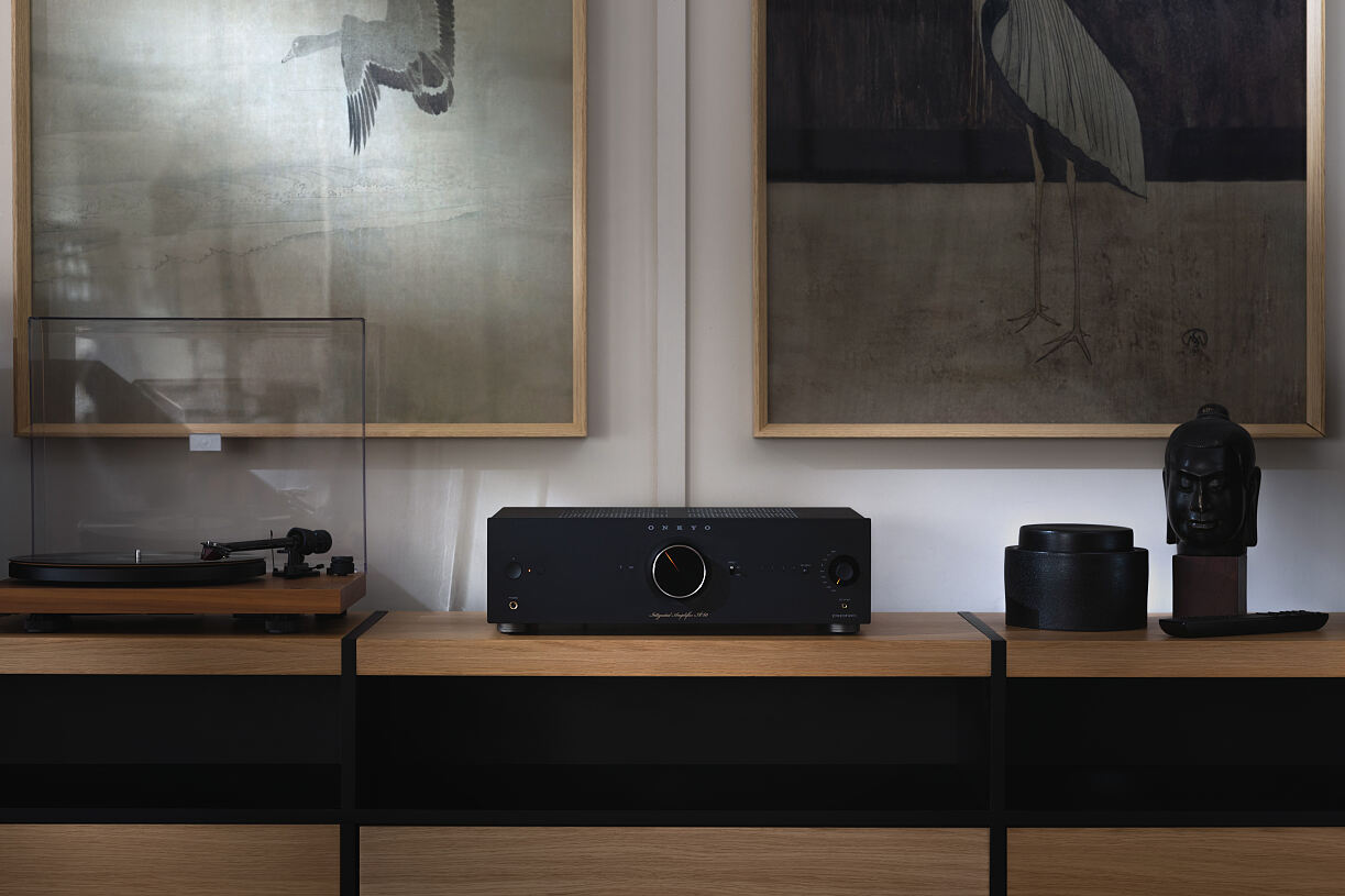 Onkyo-Icon-A-50-BK-Life-01