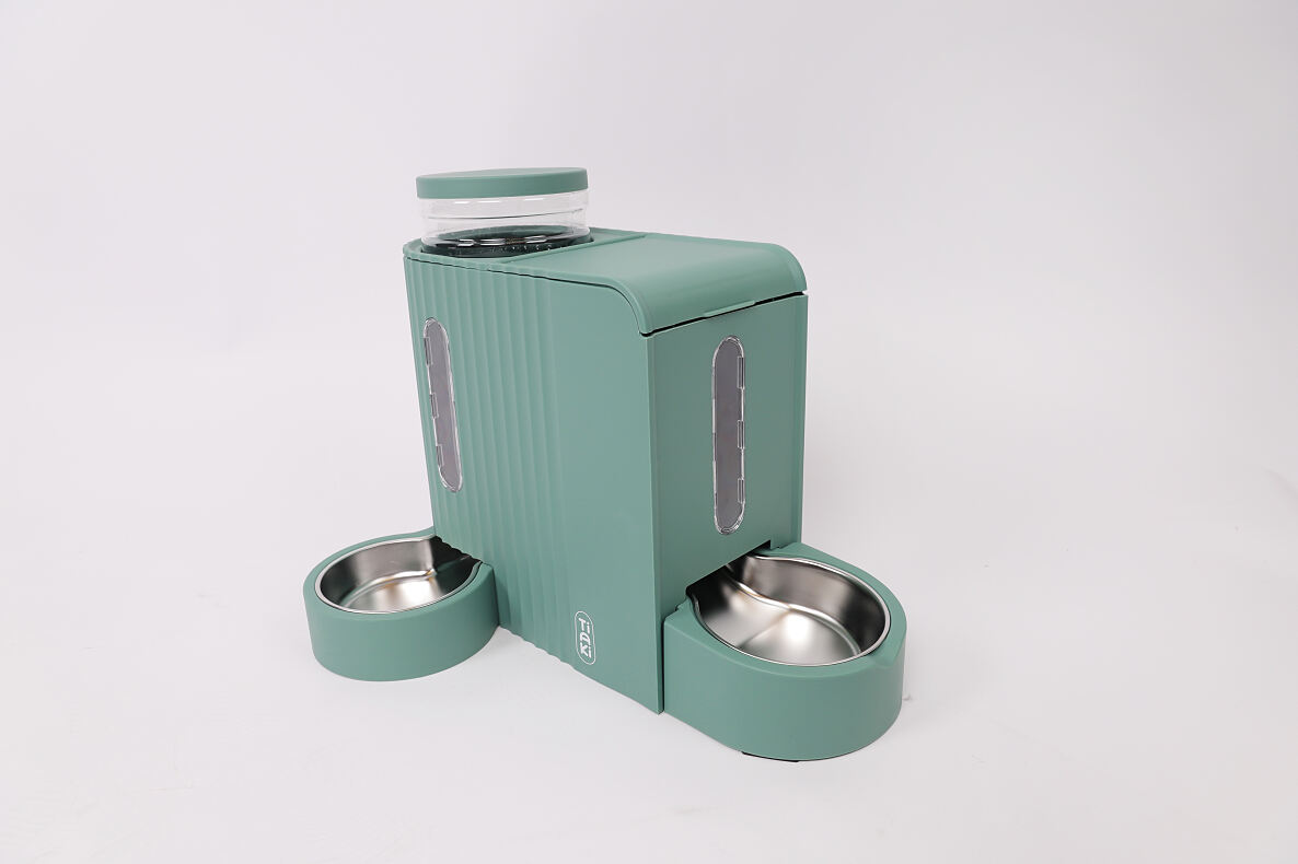 ©zooplus_TIAKI Futter- und Wasserspender PERFECT FIT