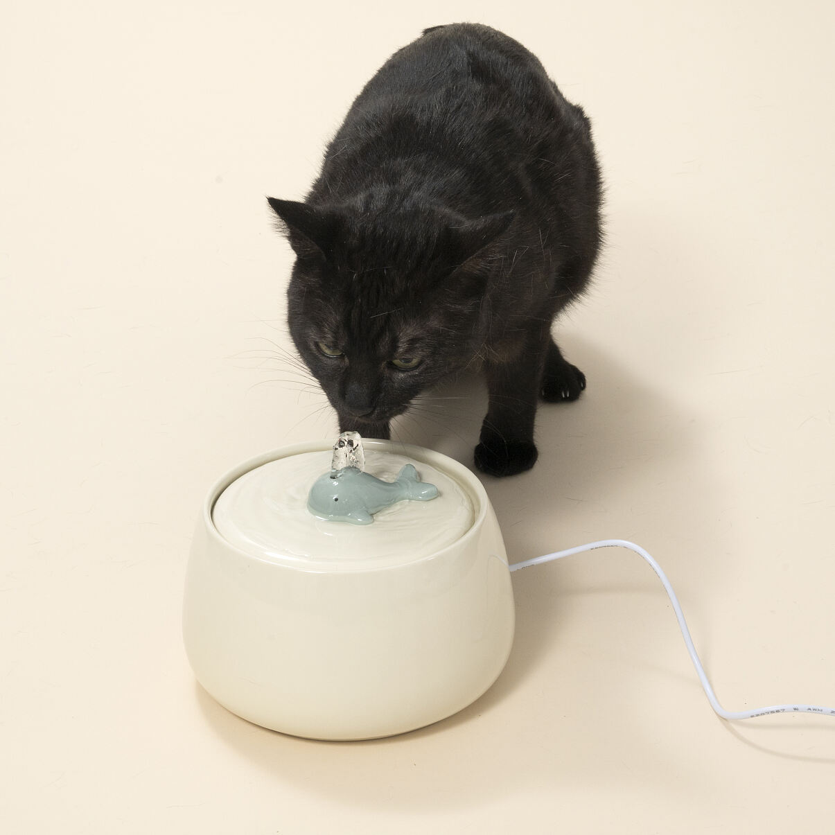 ©zooplus_TIAKI Keramik-Trinkbrunnen Wal + Katze