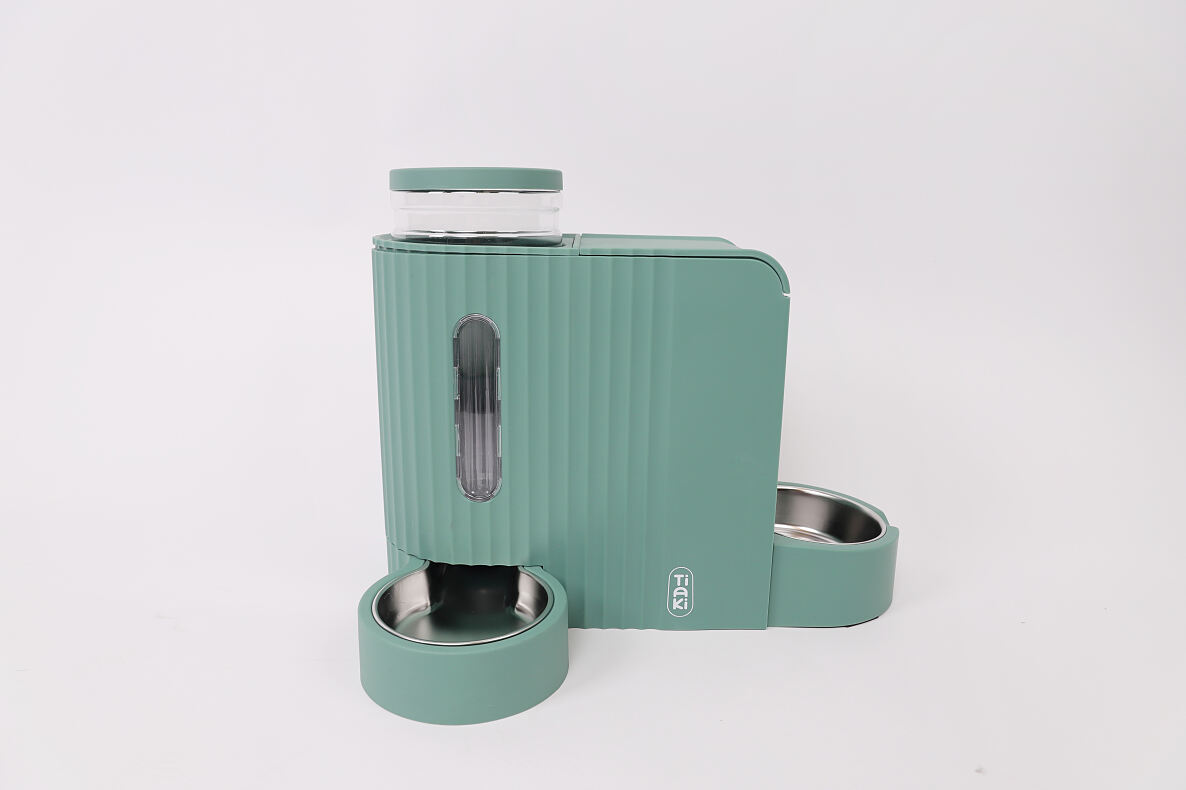 ©zooplus_TIAKI Futter- und Wasserspender PERFECT FIT
