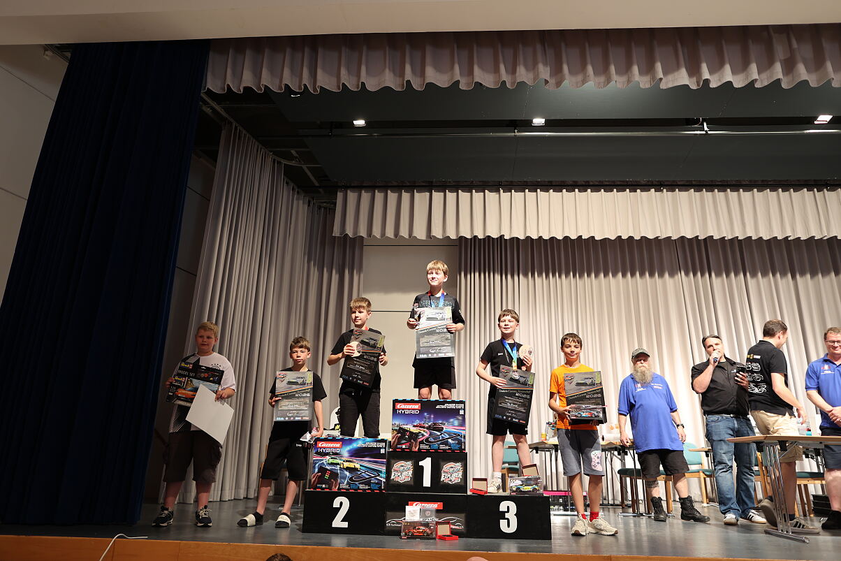 DCM U13 Juri Eichner vor Nick Johannes und Ben Porzucek