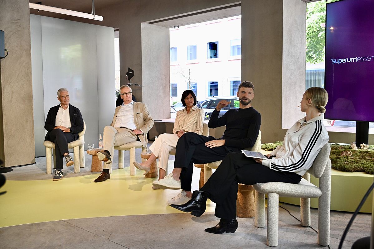 superum_Markenlaunch_vlnr_ Dr. Gerd Wirtz_Dr. Thomas Lauscher_Dr. Rita Hermnann_Thomas Müller_Lena Cassel