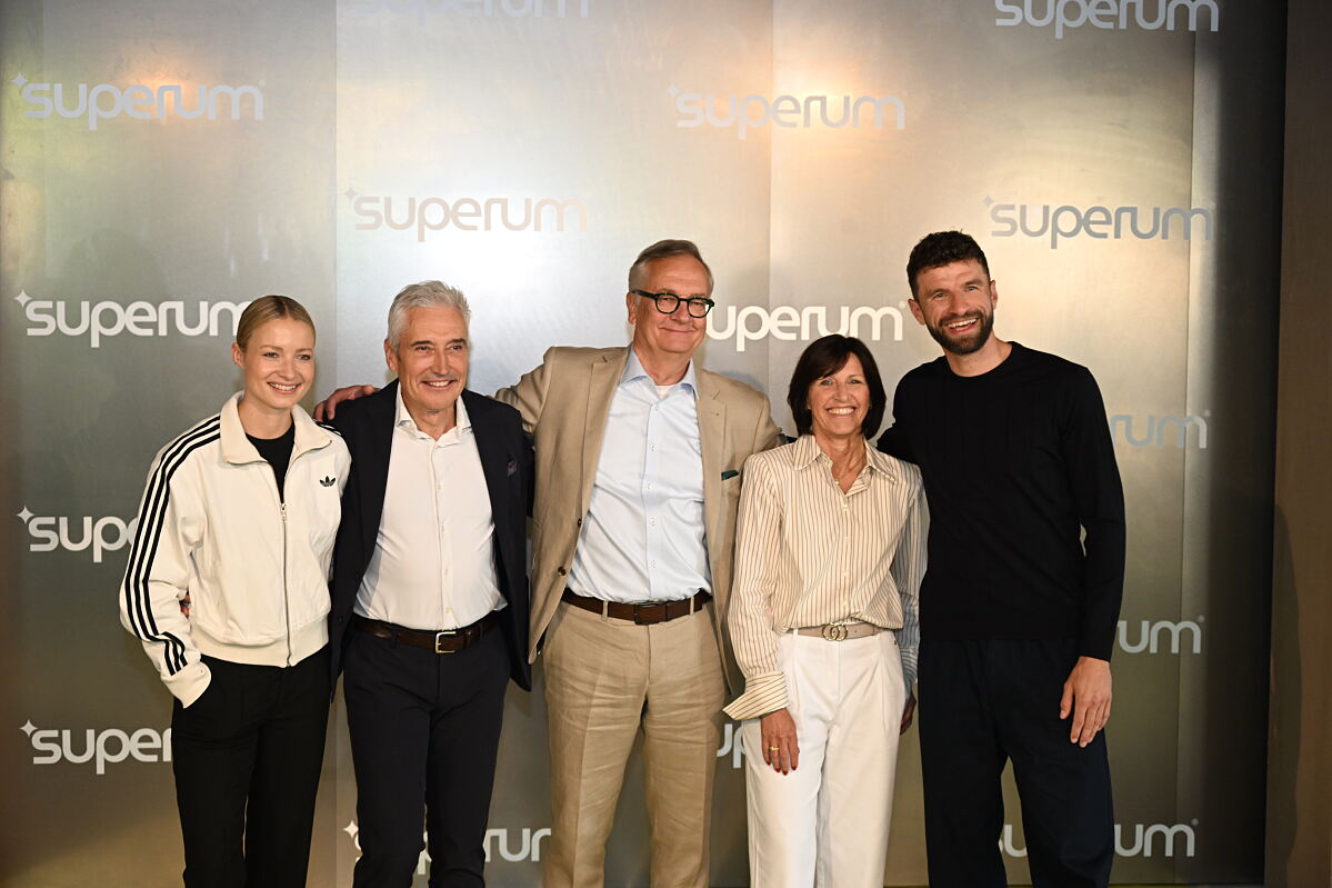 superum_Markenlaunch_vlnr_ Lena Cassel_Dr. Gerd Wirtz_Dr. Thomas Lauscher_Dr. Rita Hermann_Thomas Müller