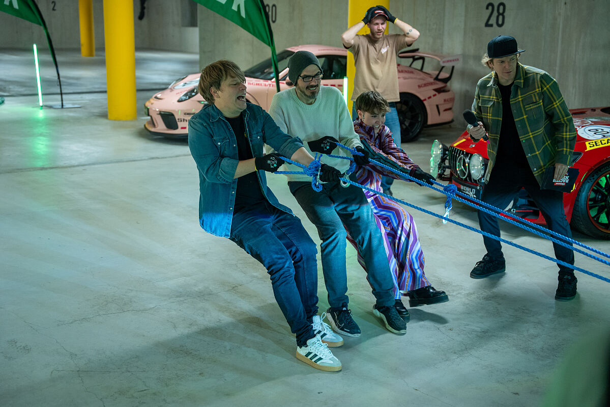 Carrera Racing Night_SALZBURG24_Seilziehen_Team RBTV