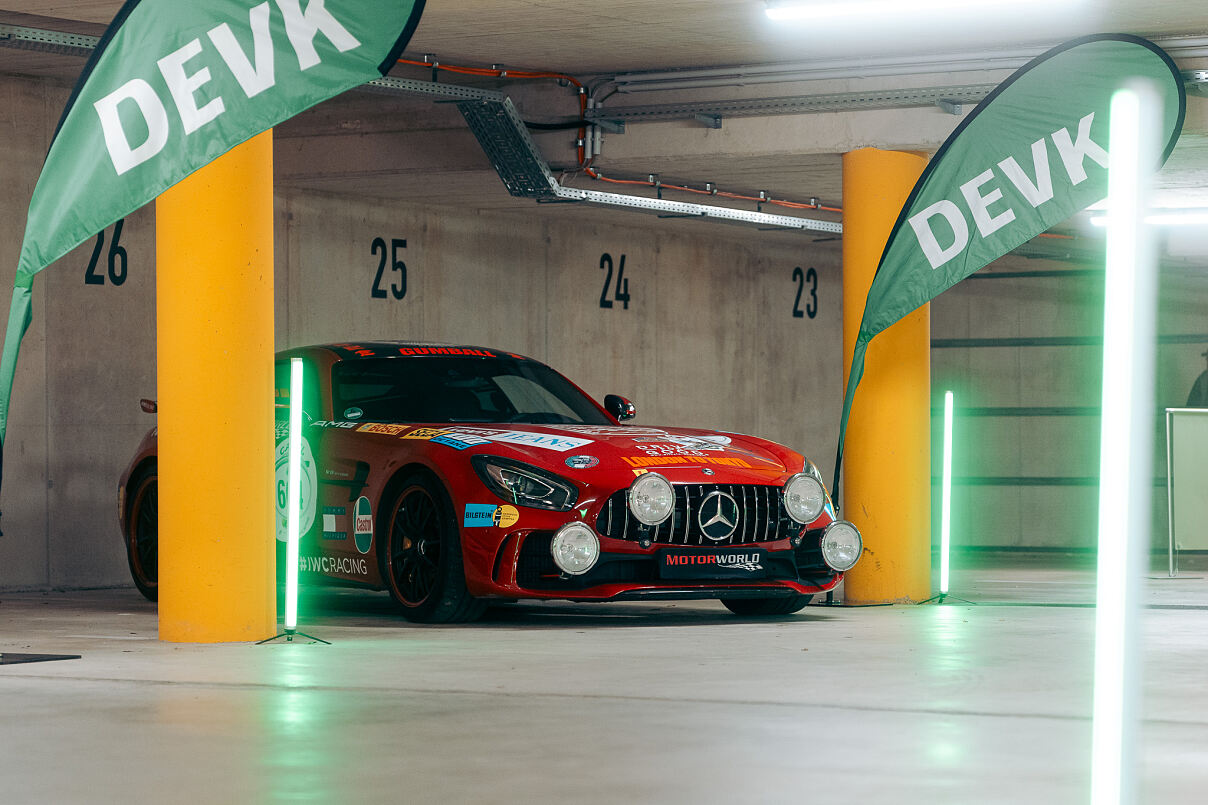 Carrera Racing Night_ARTVEL STUDIOS_rote Sau