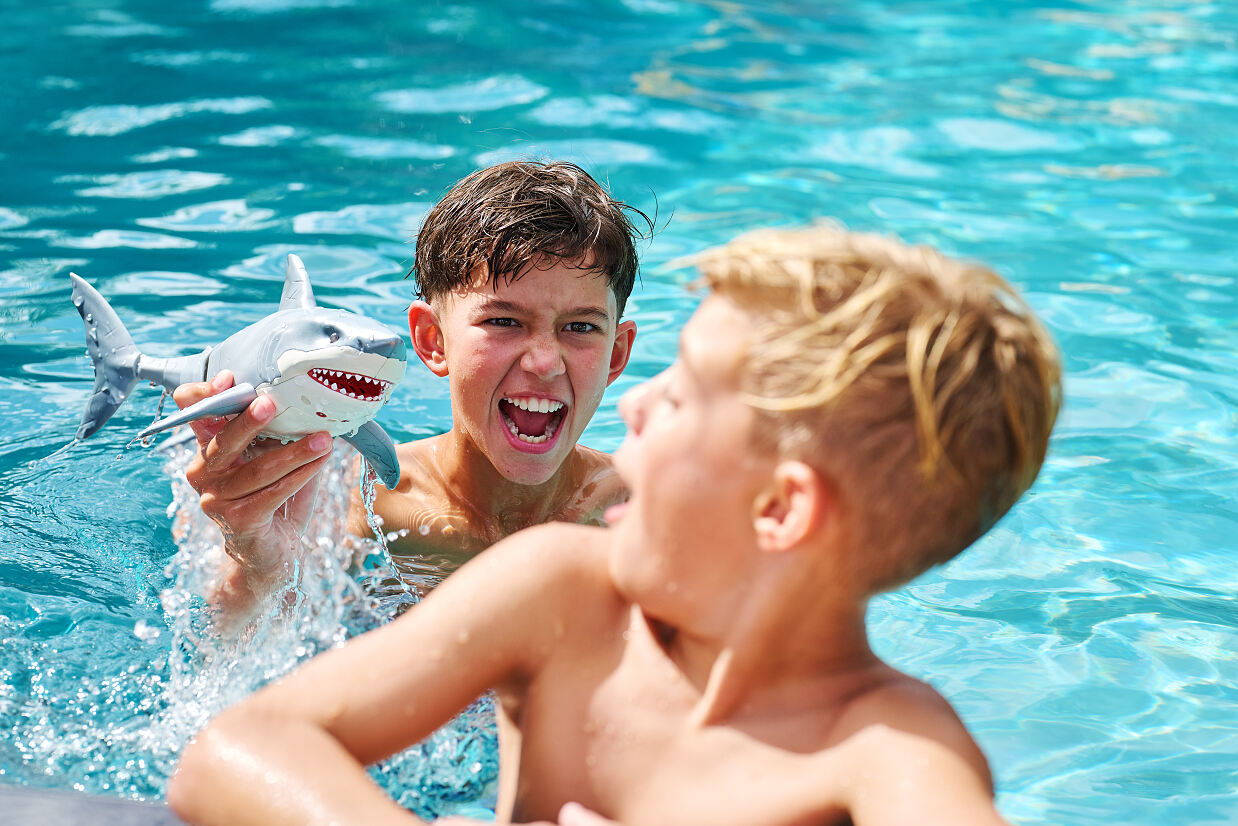 71126 Robo Alive Shark Lifestyle (2)